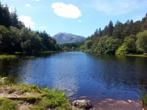 Sgorr_Bhan_and_Dhearg_from_Lochan_near_Glencoe